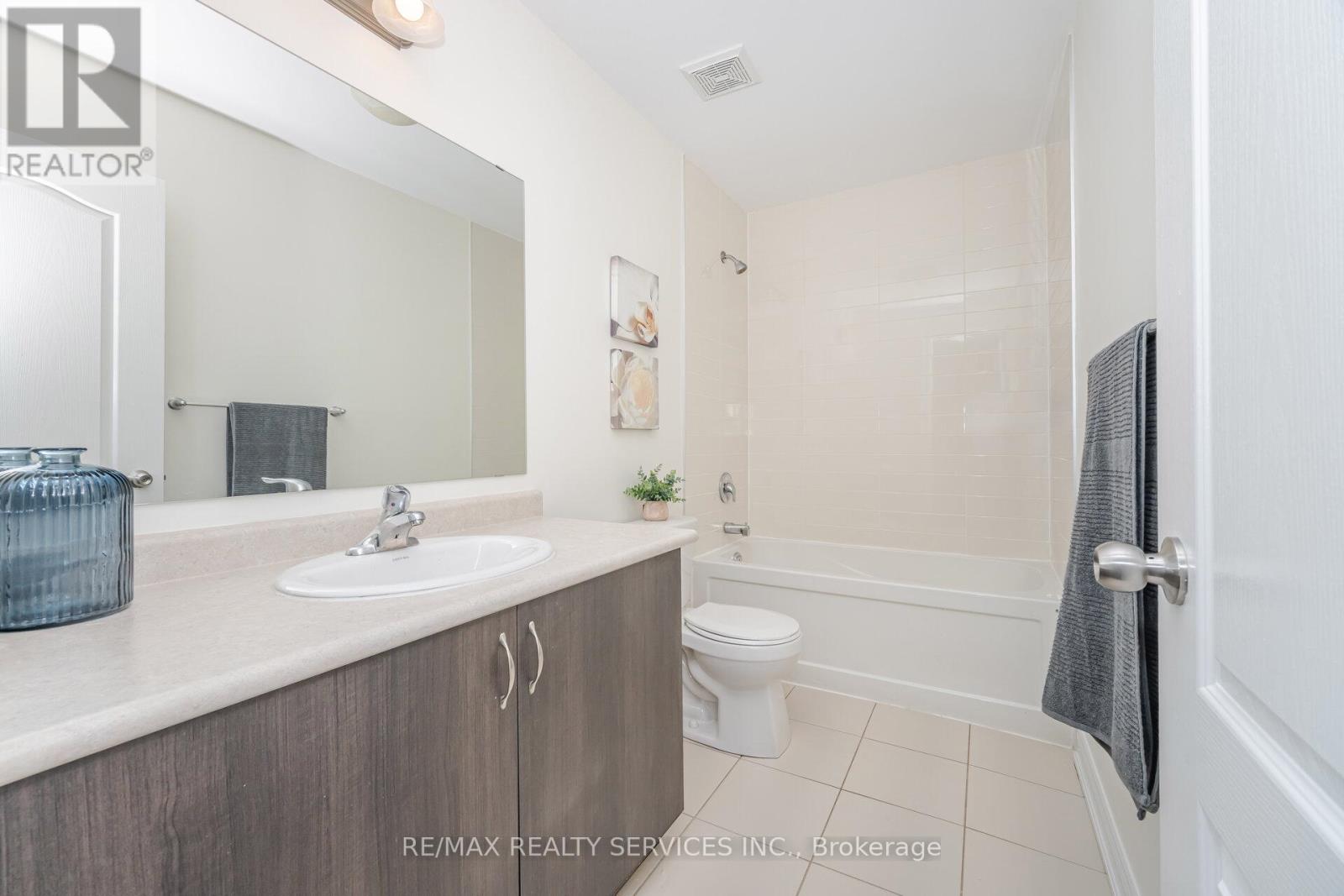 7 Lady Evelyn Crescent, Brampton, Ontario  L6Y 6C7 - Photo 36 - W12492970