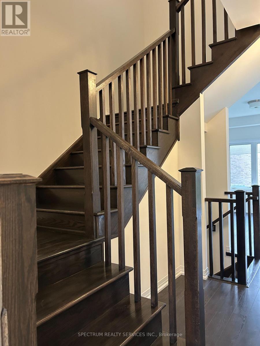 6 Ingalls Avenue, Brantford, Ontario  N3V 0B7 - Photo 4 - X12492910