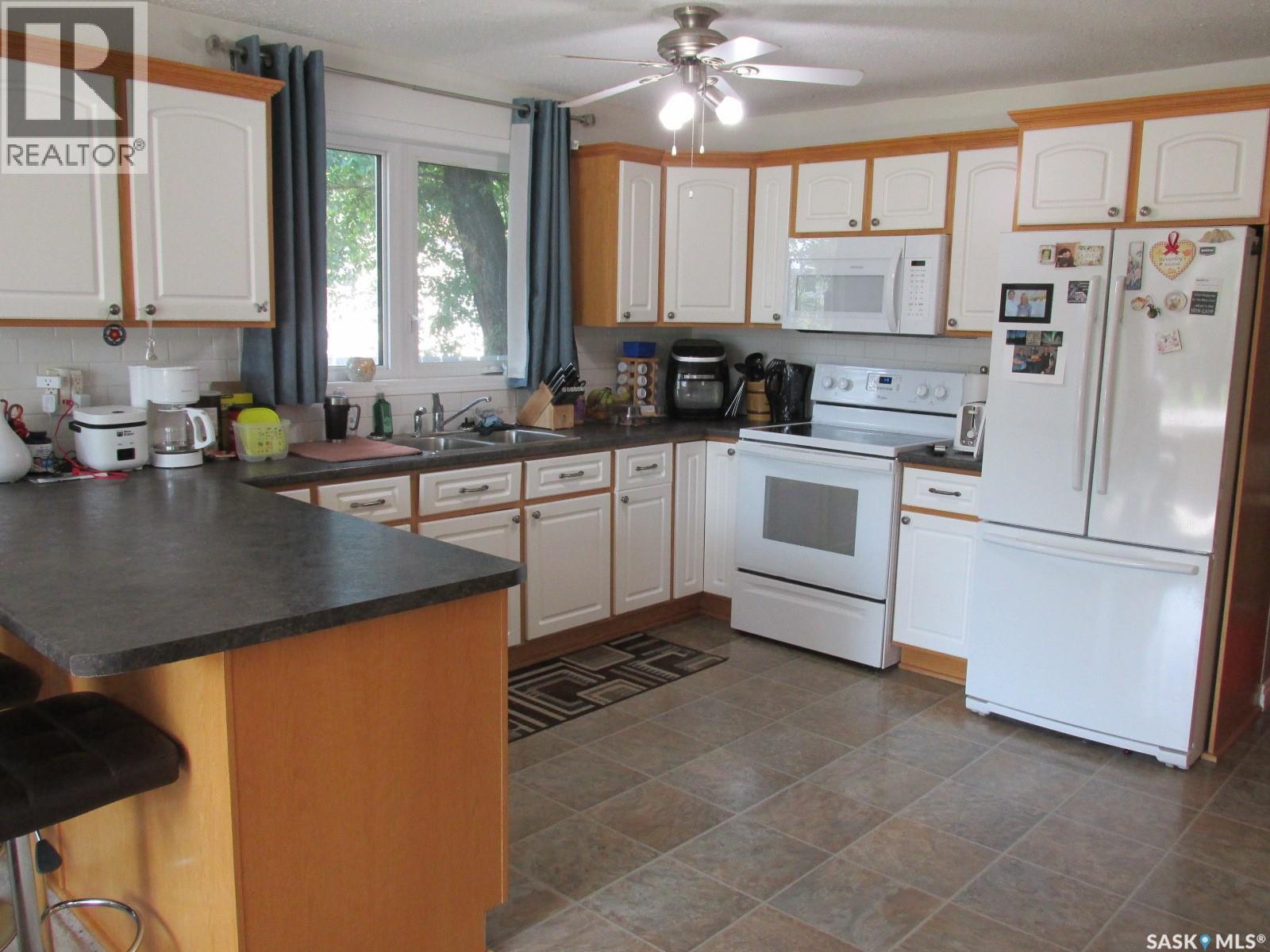 109 7th Avenue E, Nipawin, Saskatchewan  S0E 1E0 - Photo 9 - SK010782