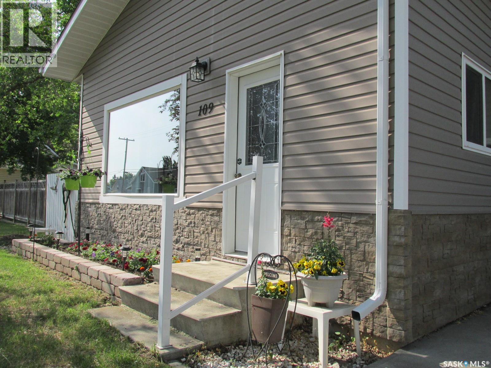 109 7th Avenue E, Nipawin, Saskatchewan  S0E 1E0 - Photo 47 - SK010782