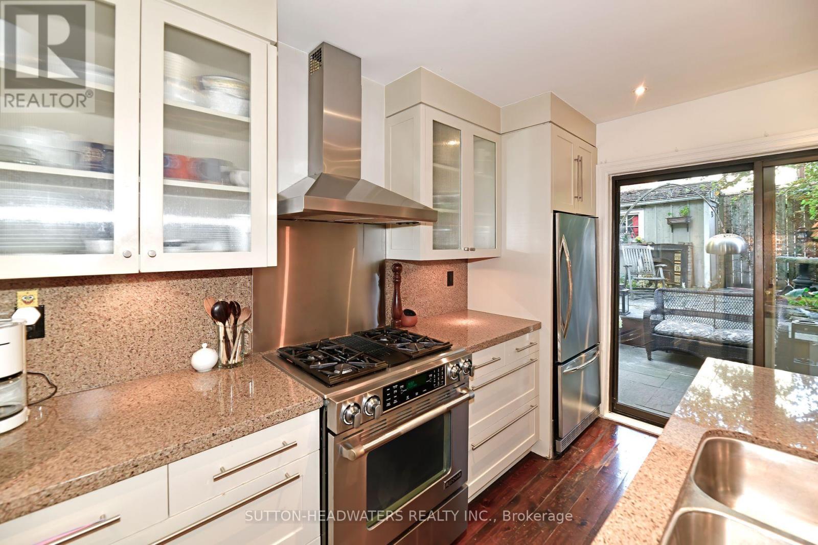 40 Geneva Avenue, Toronto, Ontario  M5A 2J8 - Photo 11 - C12493114