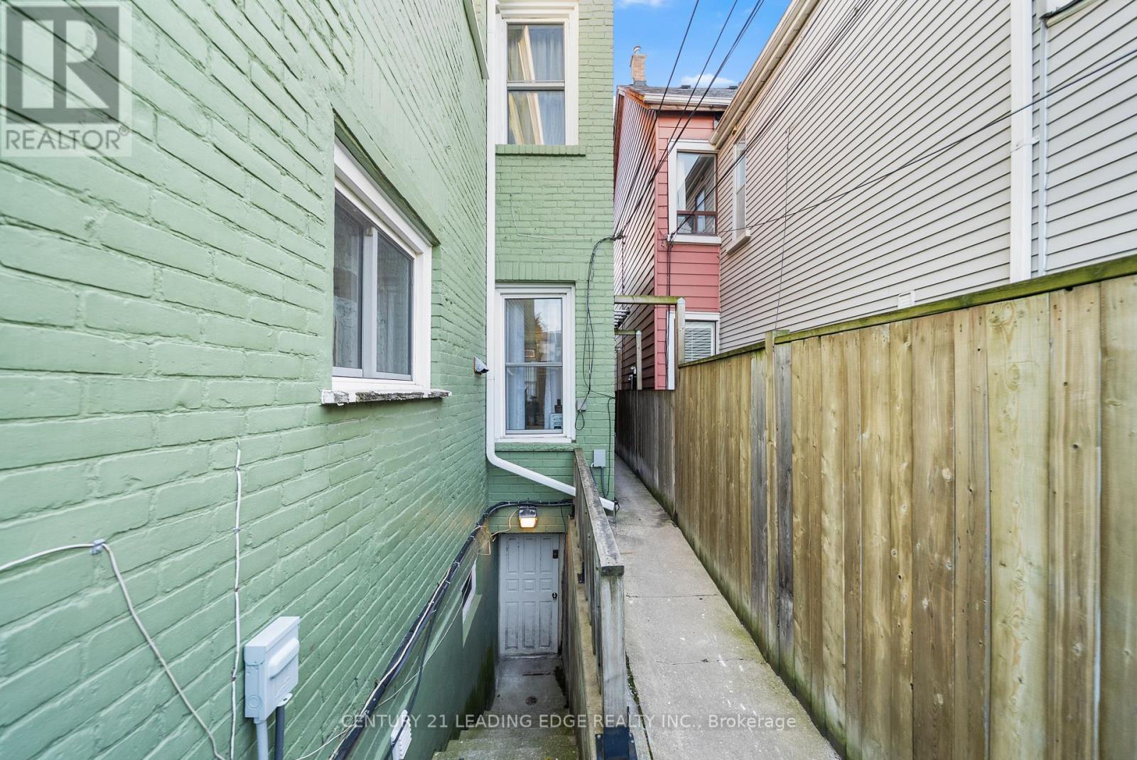 52 Florence Street, Toronto, Ontario  M6K 1P5 - Photo 35 - C12493234