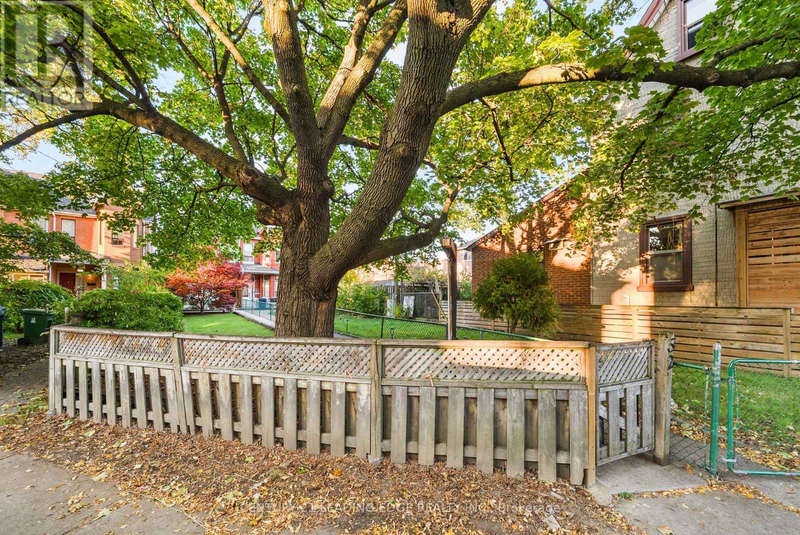 52 Florence Street, Toronto, Ontario  M6K 1P5 - Photo 44 - C12493234