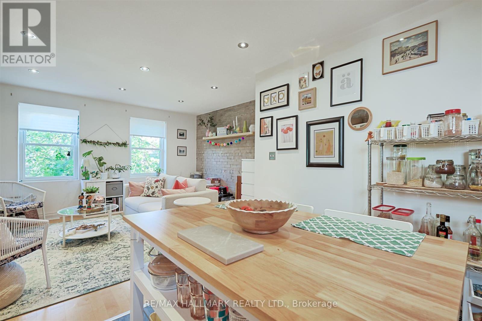 1926 Gerrard Street E, Toronto, Ontario  M4L 2C1 - Photo 5 - E12493008