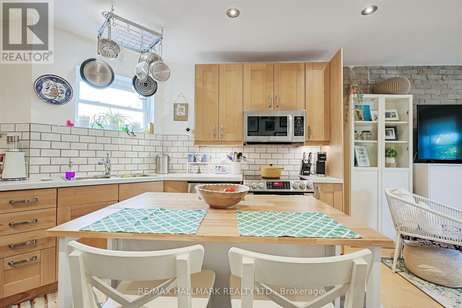 1926 Gerrard Street E, Toronto, Ontario  M4L 2C1 - Photo 8 - E12493008