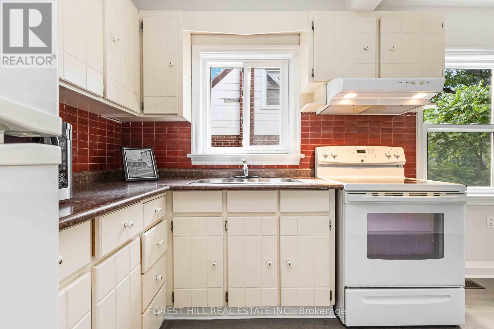 23 Kingswell Crescent, Toronto, Ontario  M1L 3E2 - Photo 4 - E12493030