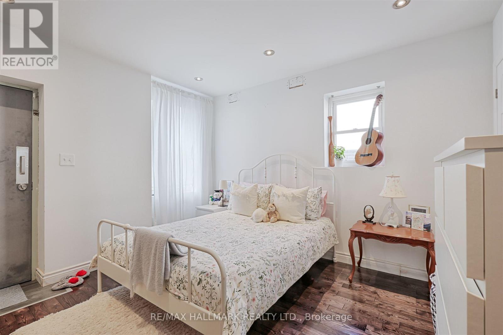 1926 Gerrard Street E, Toronto, Ontario  M4L 2C1 - Photo 13 - E12493042