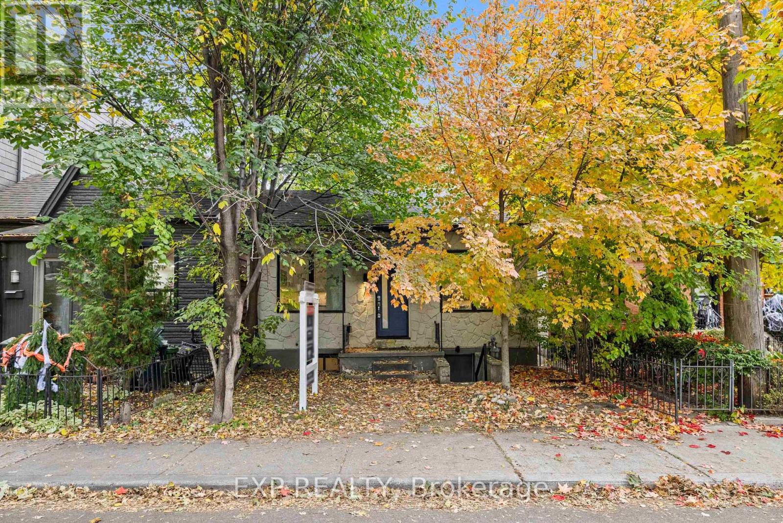 14 Audley Avenue, Toronto, Ontario  M4M 1P6 - Photo 3 - E12493044