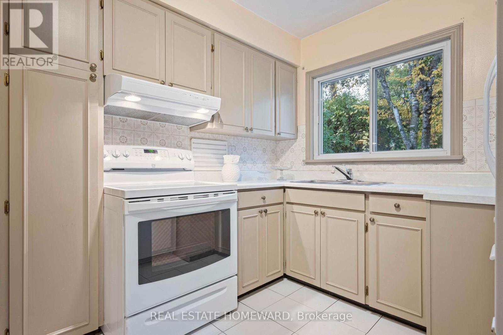 59 Parkview Hill Crescent, Toronto, Ontario  M4B 1R1 - Photo 11 - E12493074