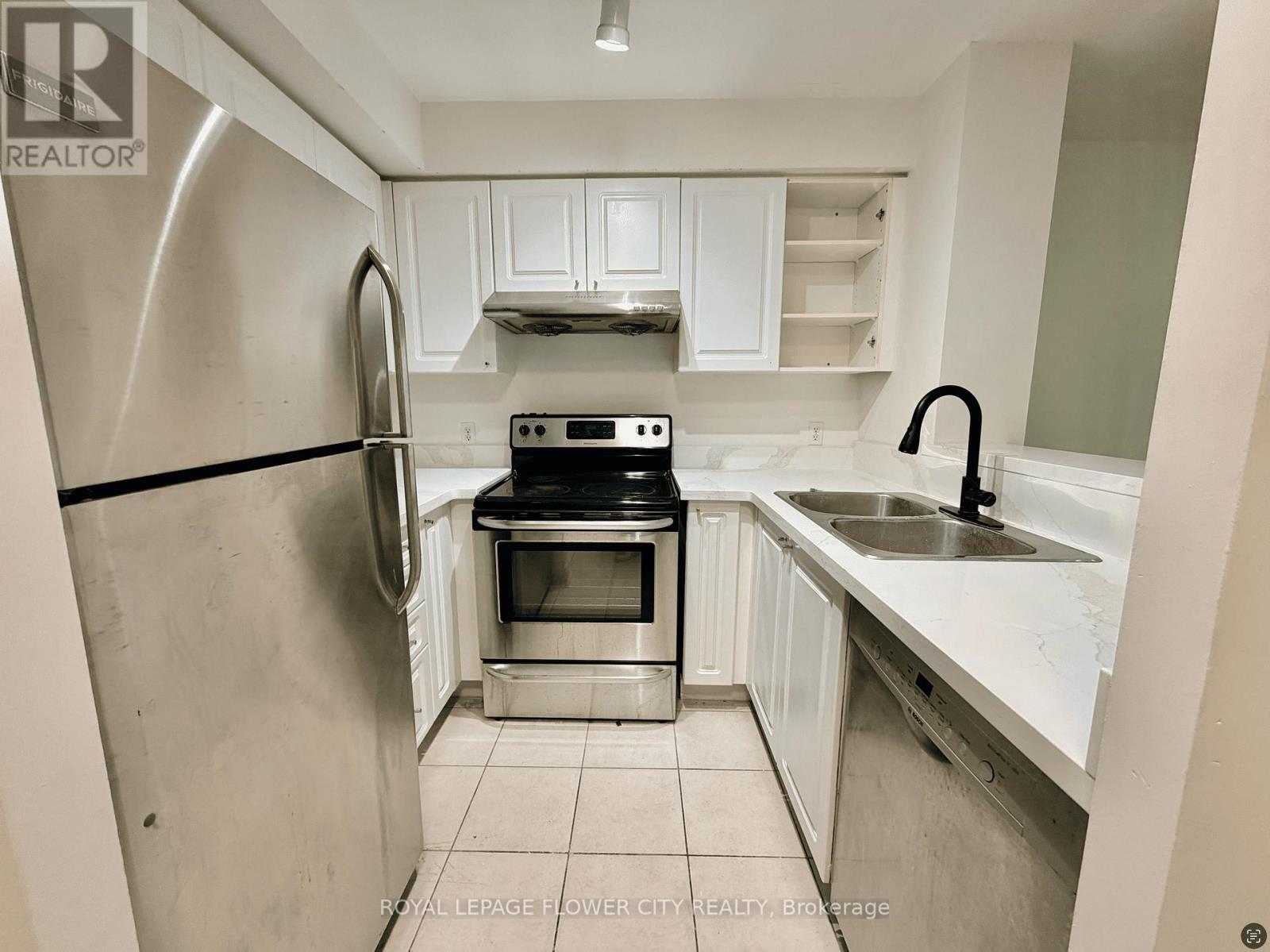 2303 - 11 Lee Centre Drive, Toronto, Ontario  M1H 3J5 - Photo 4 - E12493112