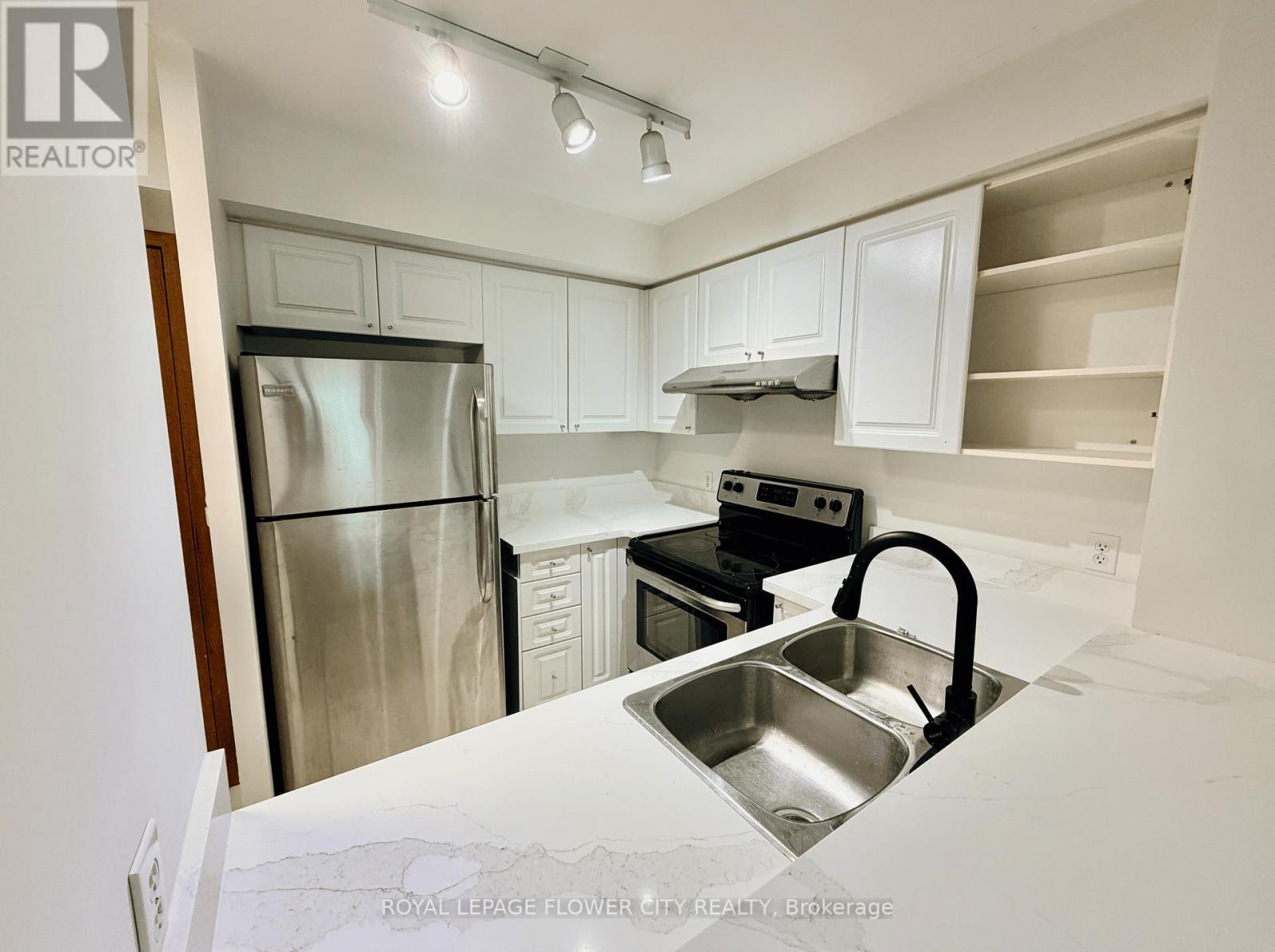 2303 - 11 Lee Centre Drive, Toronto, Ontario  M1H 3J5 - Photo 5 - E12493112