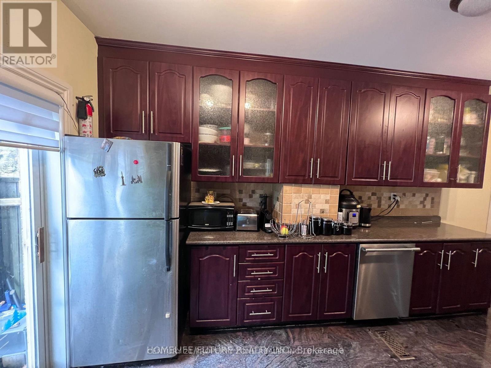 606 PAPE AVENUE, Toronto, Ontario