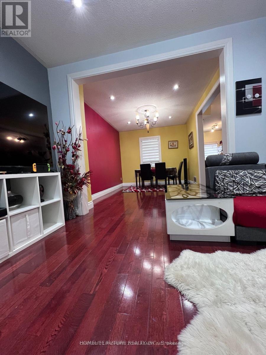 606 Pape Avenue, Toronto, Ontario  M4K 3R8 - Photo 16 - E12493204