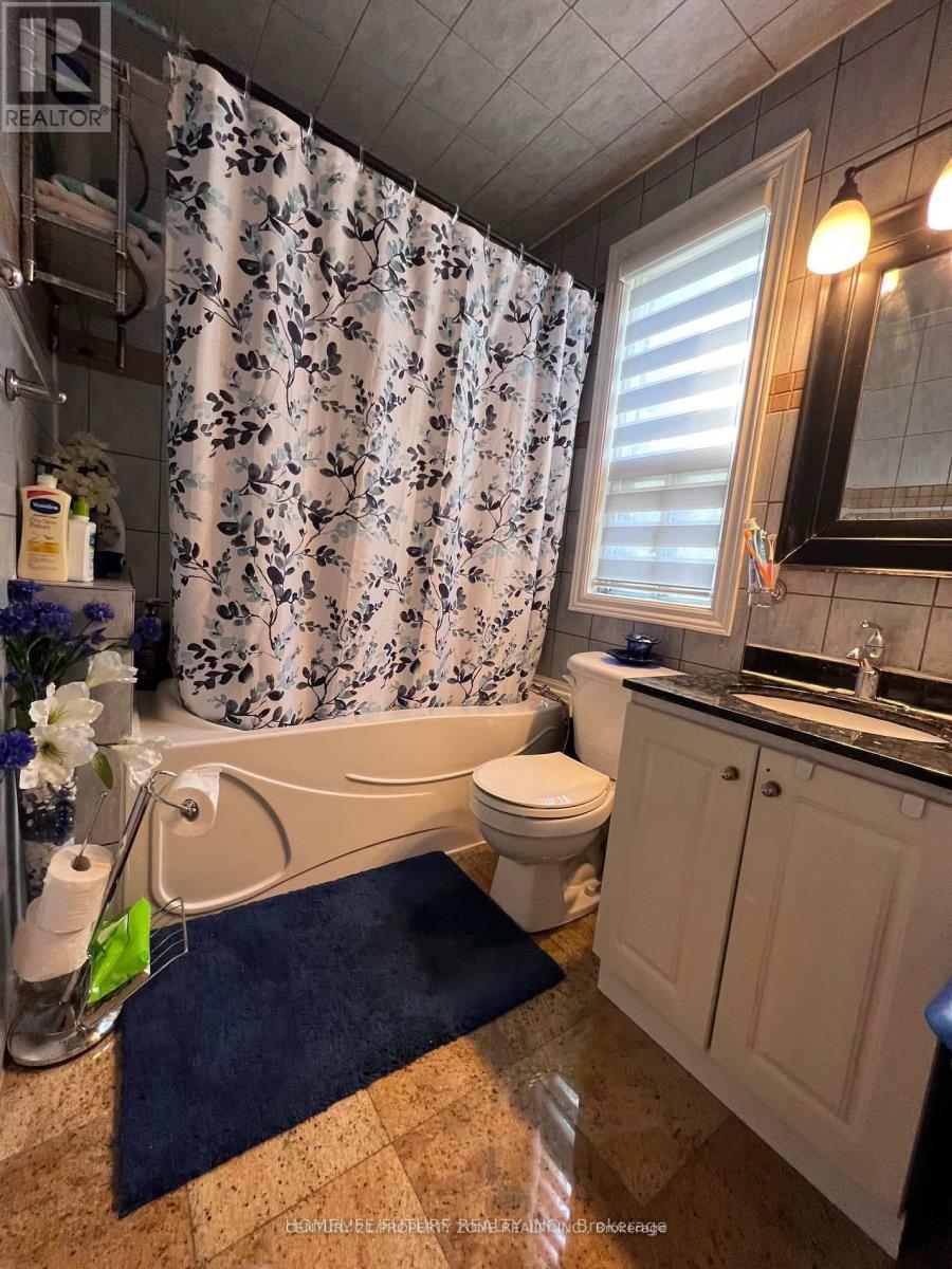 606 Pape Avenue, Toronto, Ontario  M4K 3R8 - Photo 19 - E12493204