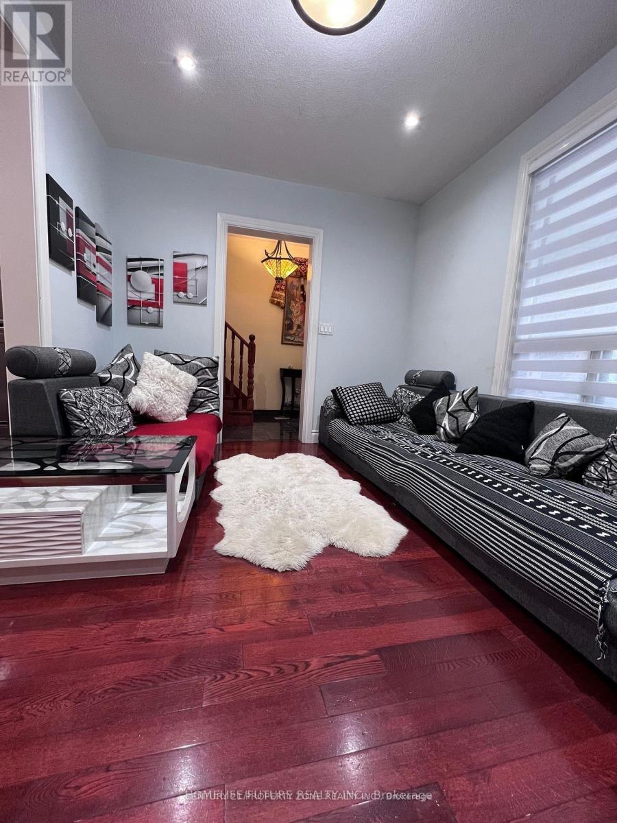 606 Pape Avenue, Toronto, Ontario  M4K 3R8 - Photo 21 - E12493204