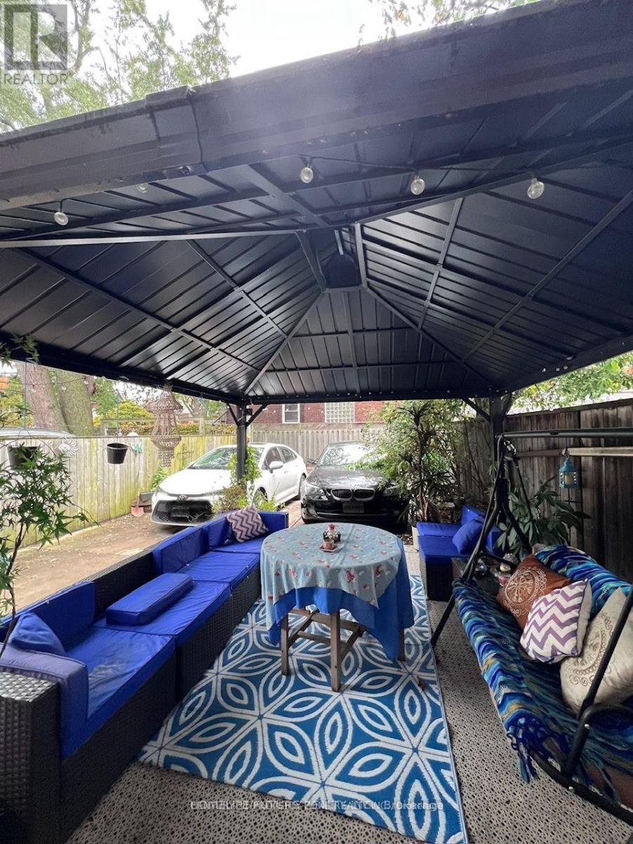 606 Pape Avenue, Toronto, Ontario  M4K 3R8 - Photo 24 - E12493204