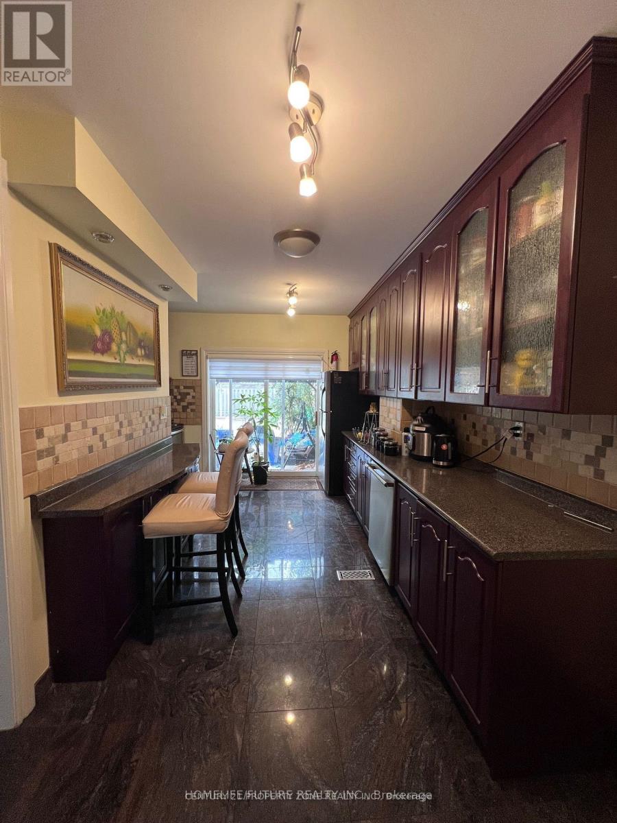 606 Pape Avenue, Toronto, Ontario  M4K 3R8 - Photo 4 - E12493204