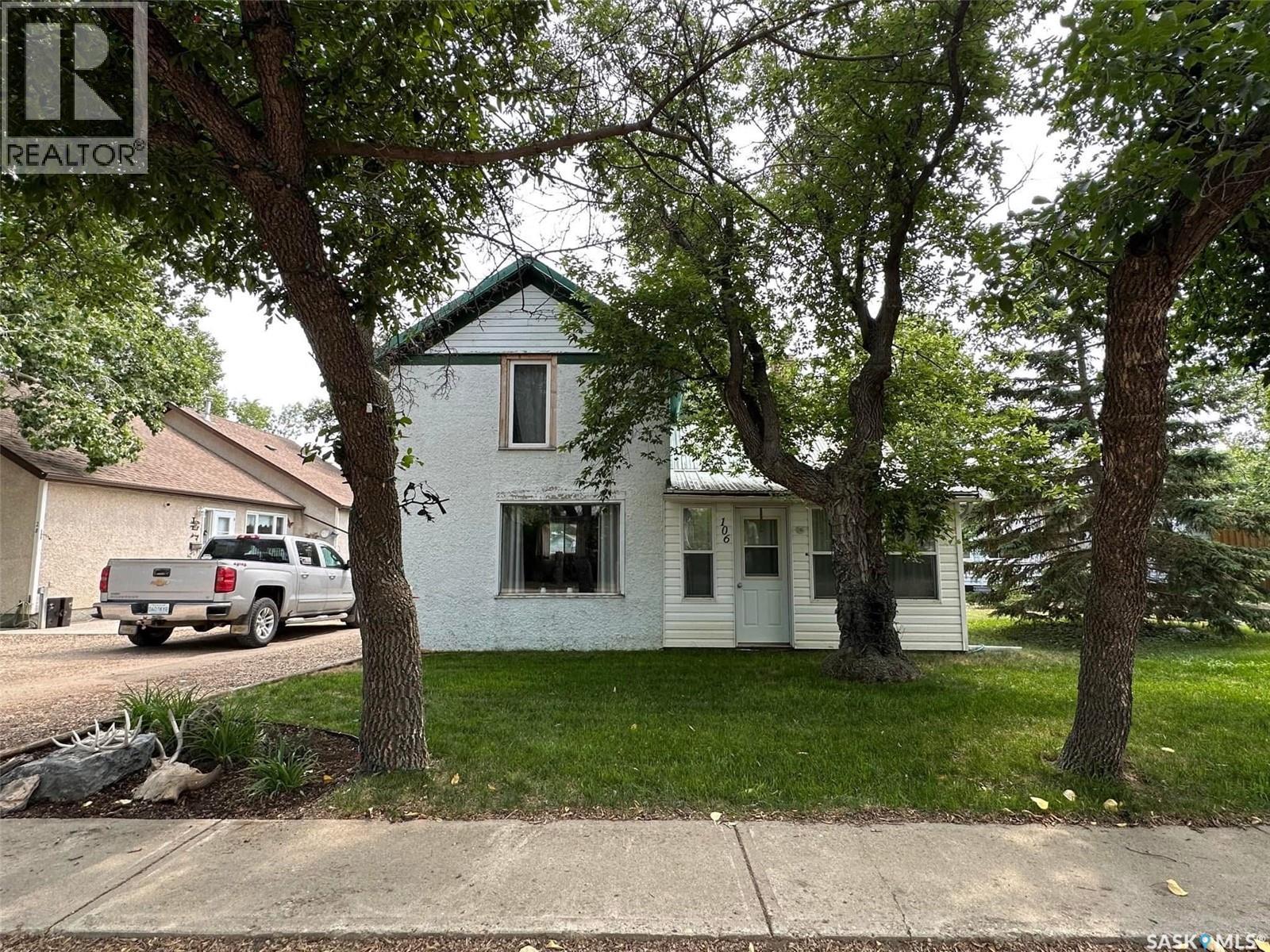 106 3rd Avenue E, Mossbank, Saskatchewan  S0H 3G0 - Photo 1 - SK022007