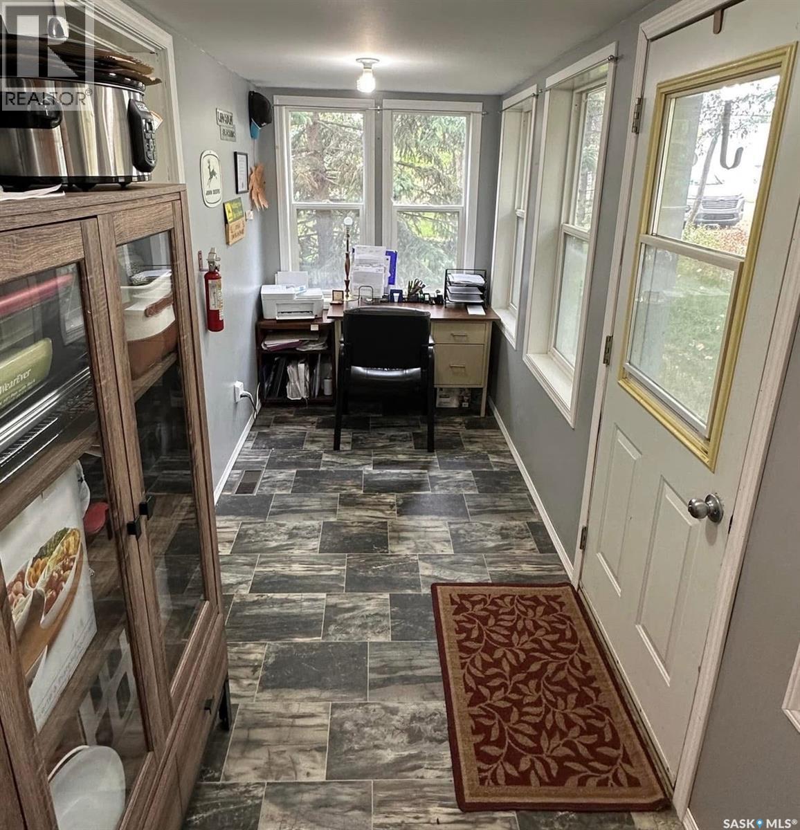 106 3rd Avenue E, Mossbank, Saskatchewan  S0H 3G0 - Photo 12 - SK022007