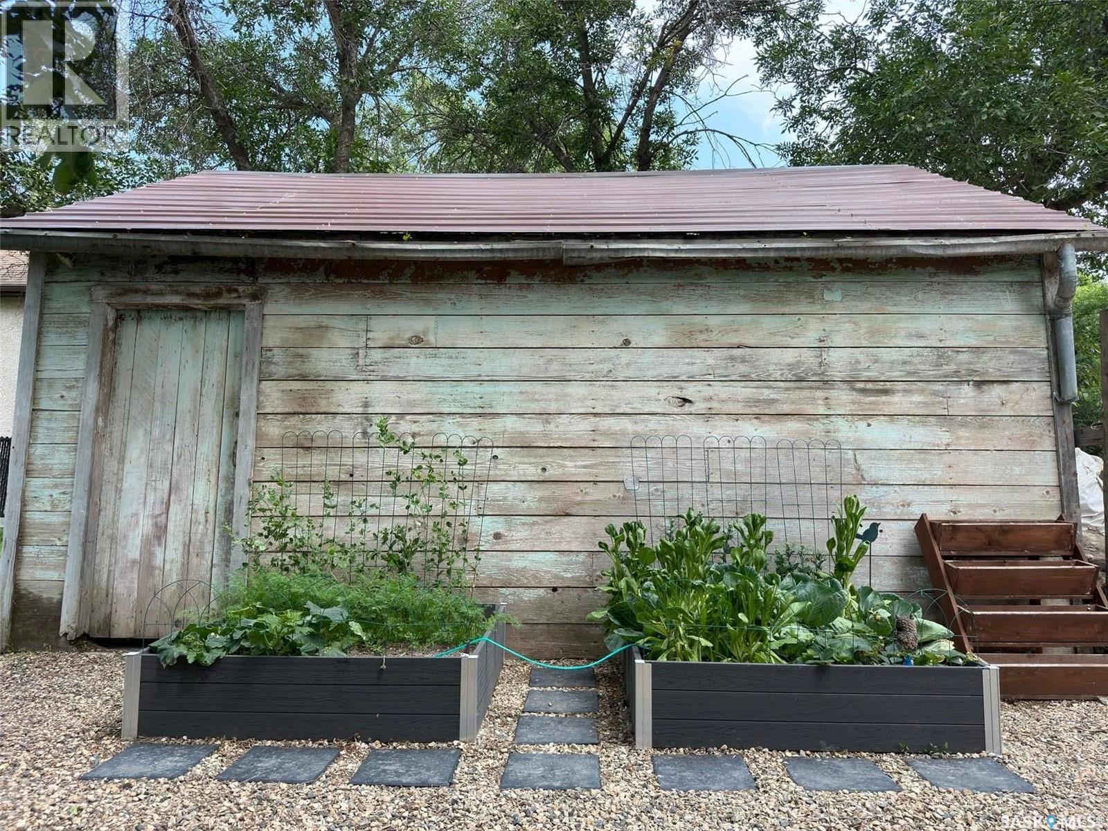 106 3rd Avenue E, Mossbank, Saskatchewan  S0H 3G0 - Photo 27 - SK022007