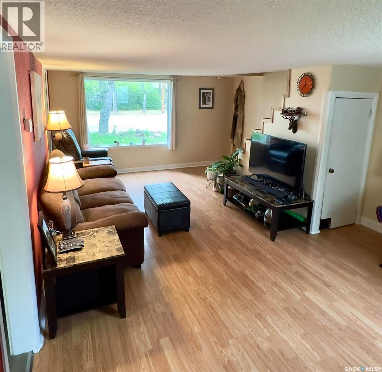 106 3rd Avenue E, Mossbank, Saskatchewan  S0H 3G0 - Photo 8 - SK022007