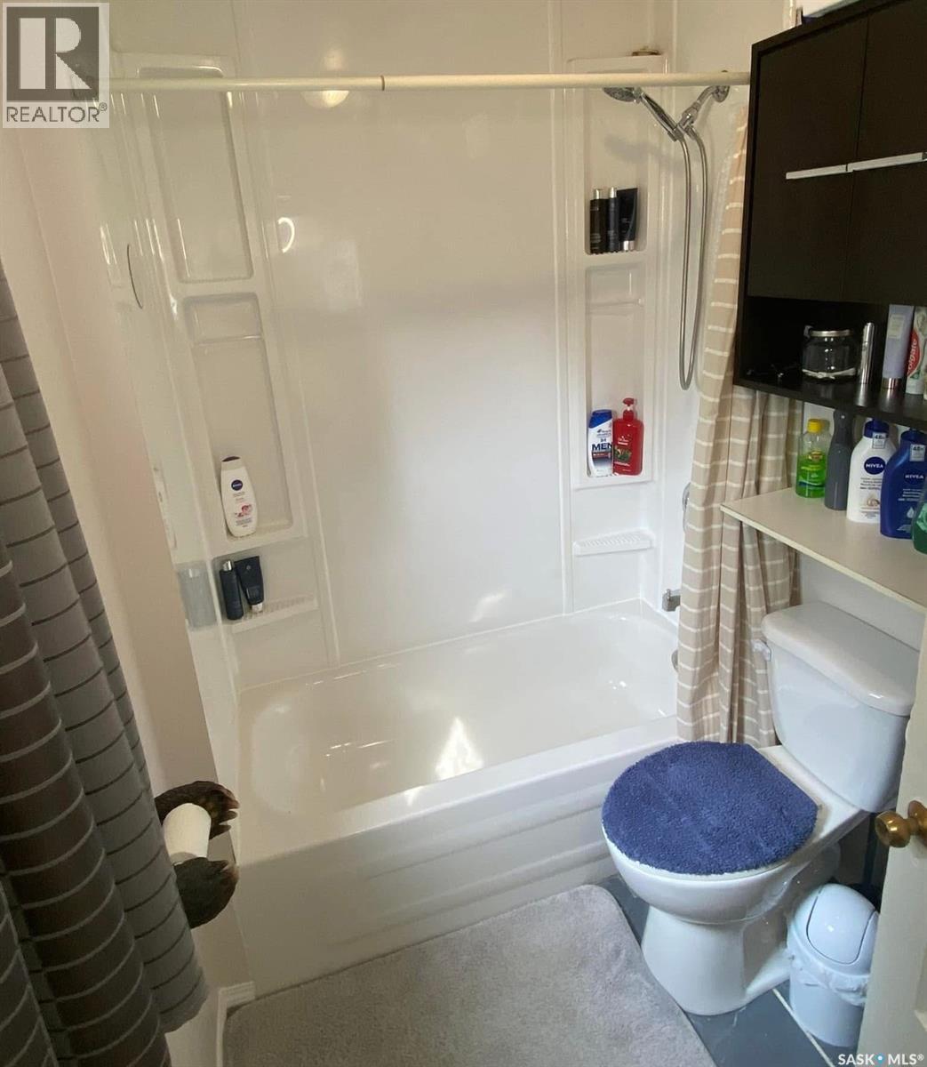 106 3rd Avenue E, Mossbank, Saskatchewan  S0H 3G0 - Photo 9 - SK022007