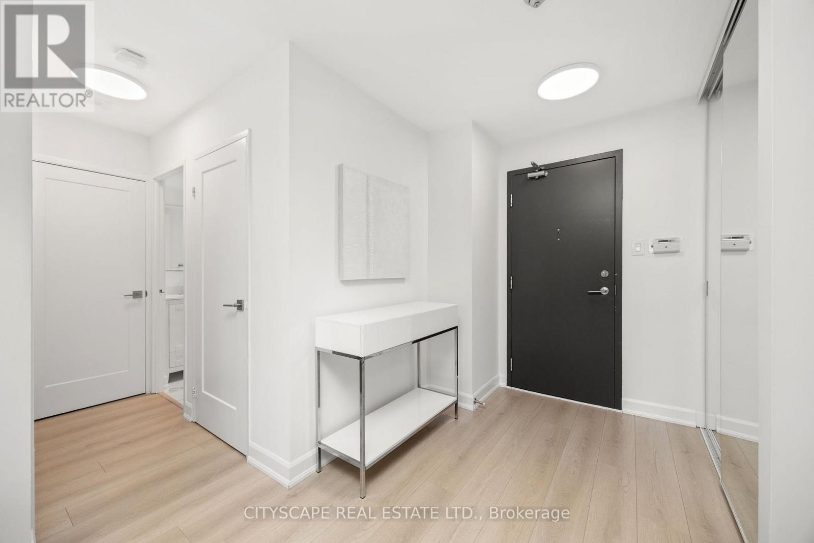 209 - 7460 Bathurst Street, Vaughan, Ontario  L4J 7K9 - Photo 3 - N12493052