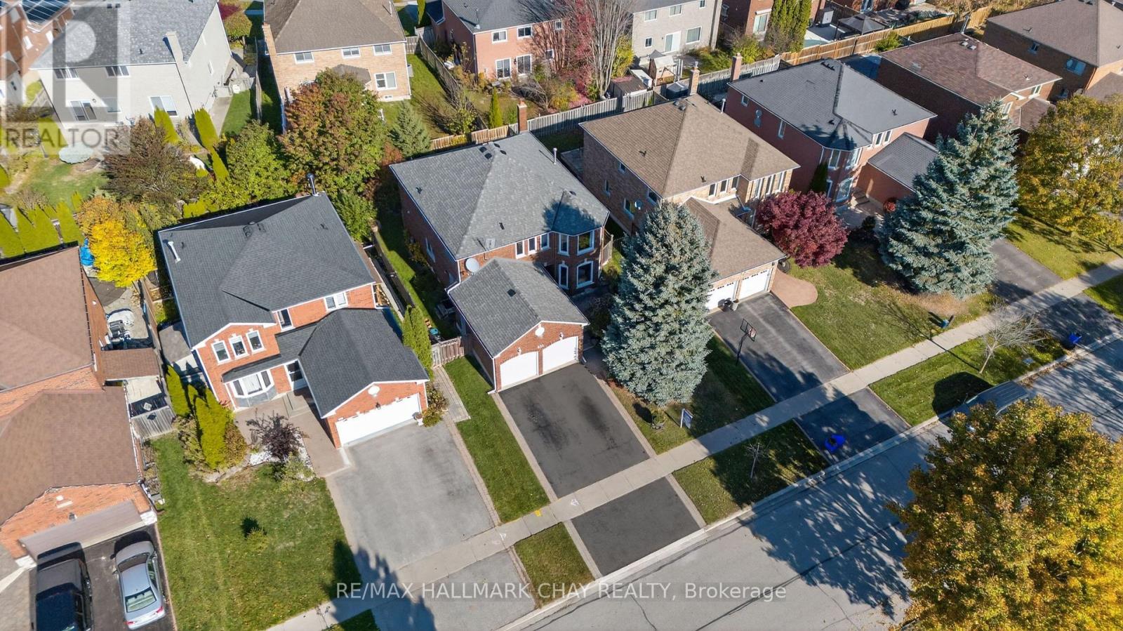 235 Elman Crescent, Newmarket, Ontario  L3Y 7X5 - Photo 2 - N12493072