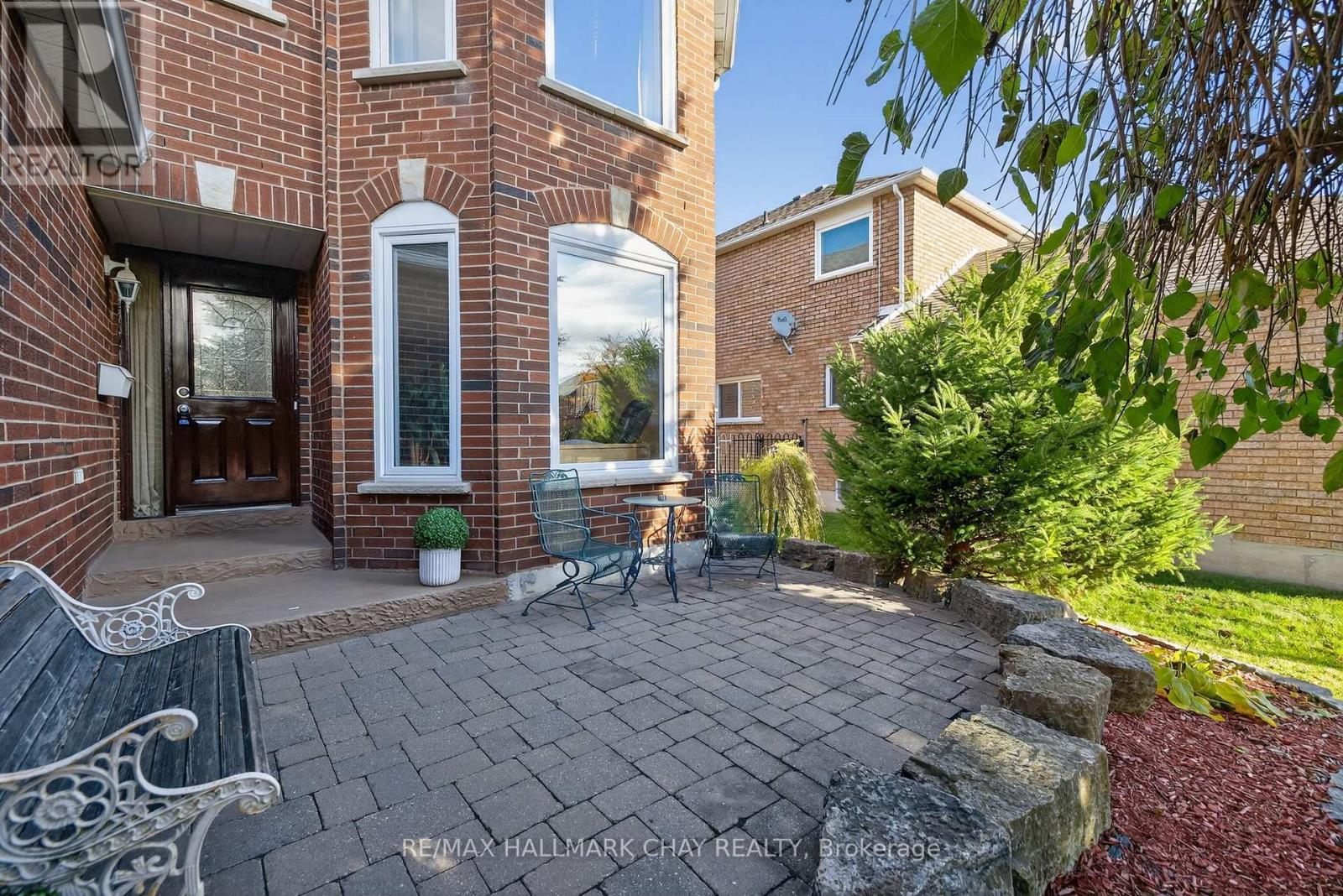 235 Elman Crescent, Newmarket, Ontario  L3Y 7X5 - Photo 3 - N12493072