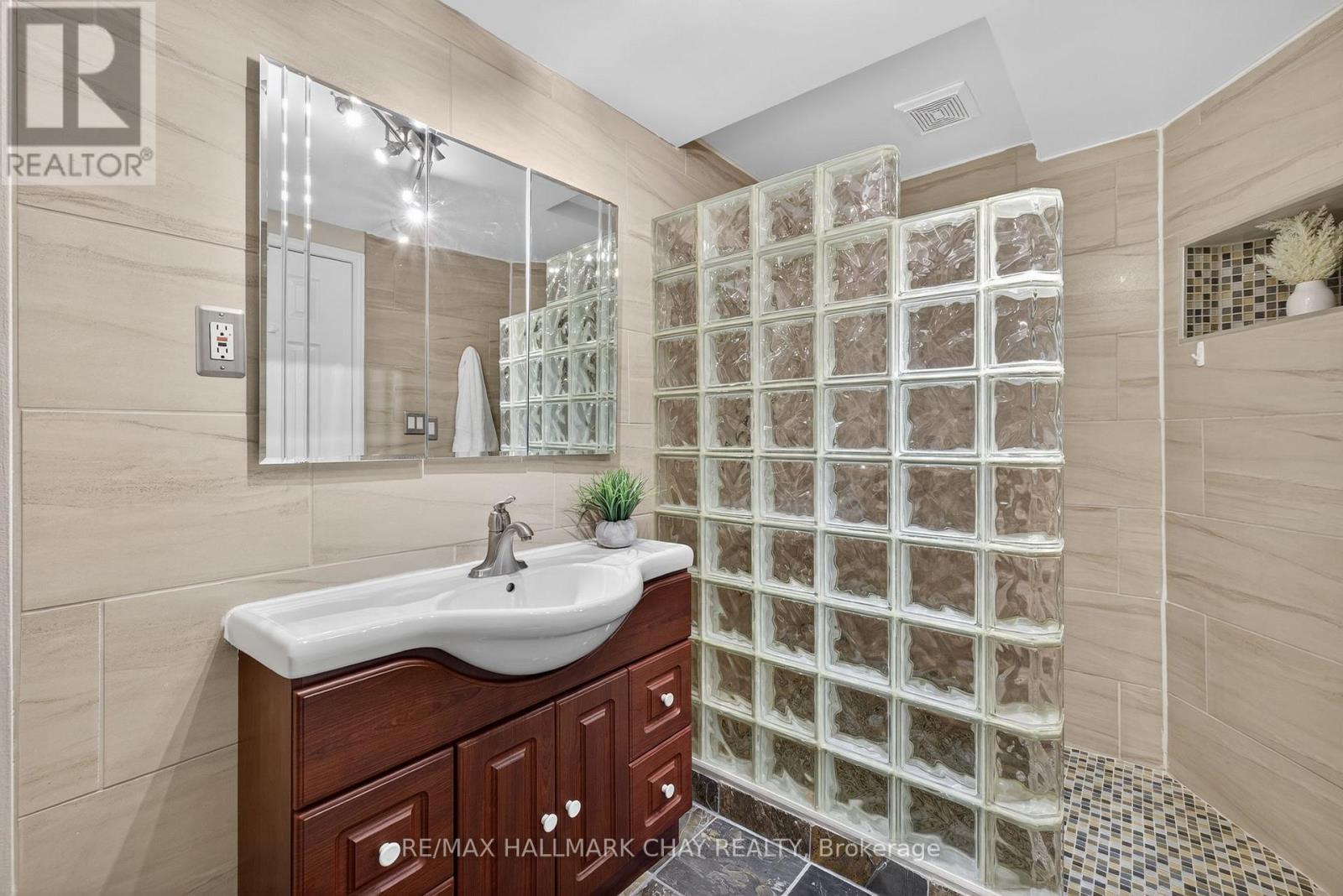 235 Elman Crescent, Newmarket, Ontario  L3Y 7X5 - Photo 41 - N12493072