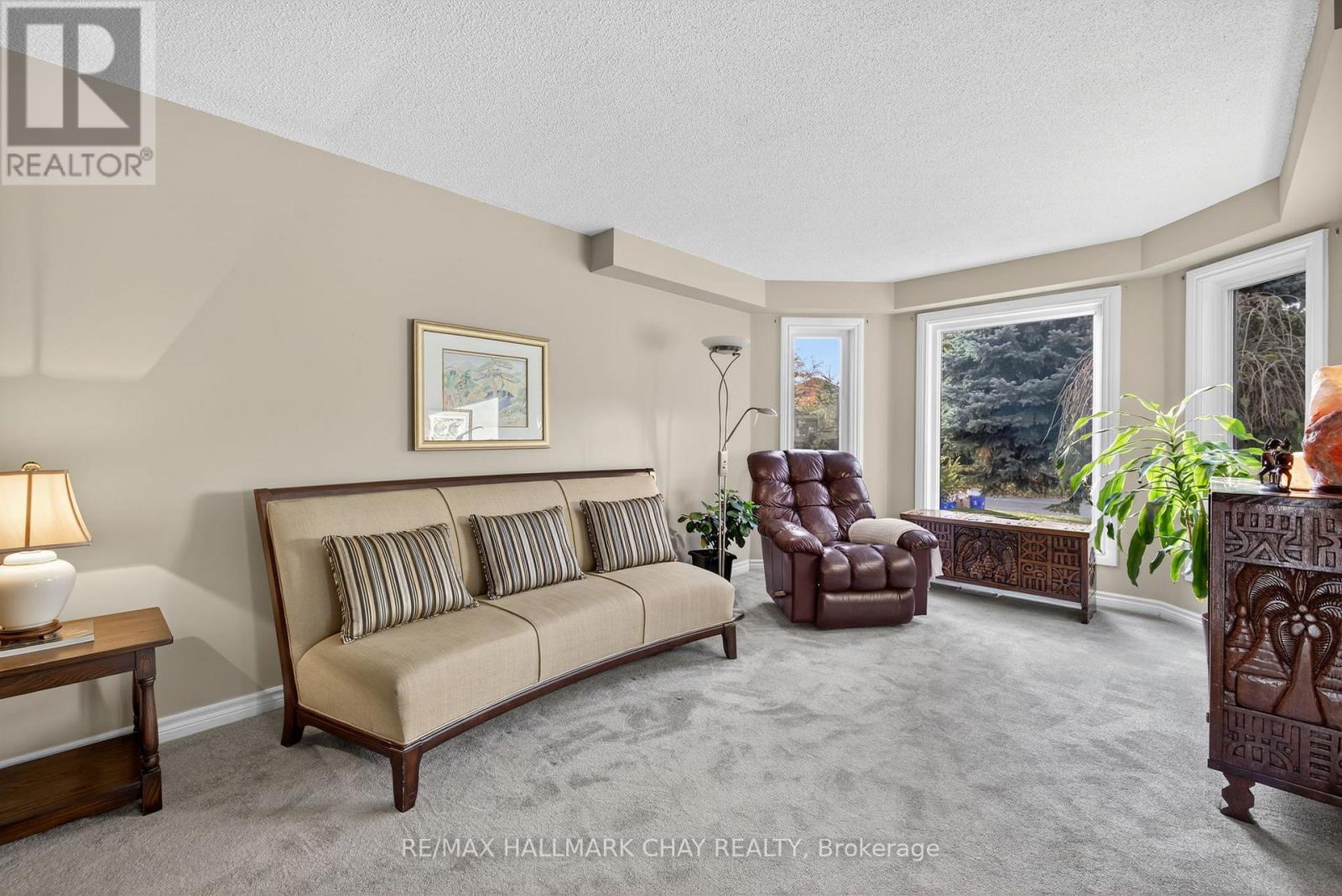 235 Elman Crescent, Newmarket, Ontario  L3Y 7X5 - Photo 6 - N12493072