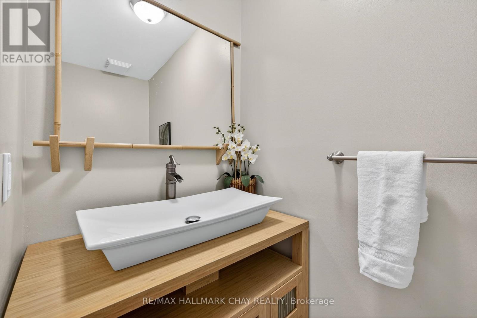 235 Elman Crescent, Newmarket, Ontario  L3Y 7X5 - Photo 8 - N12493072