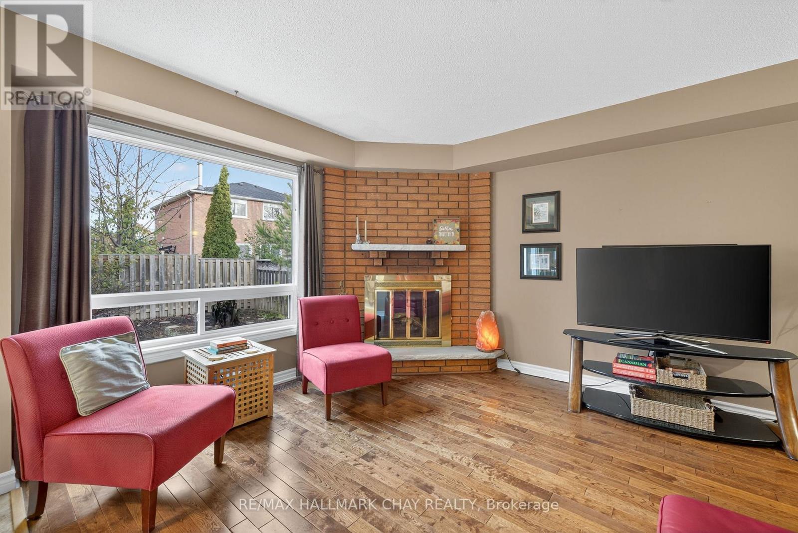 235 Elman Crescent, Newmarket, Ontario  L3Y 7X5 - Photo 9 - N12493072