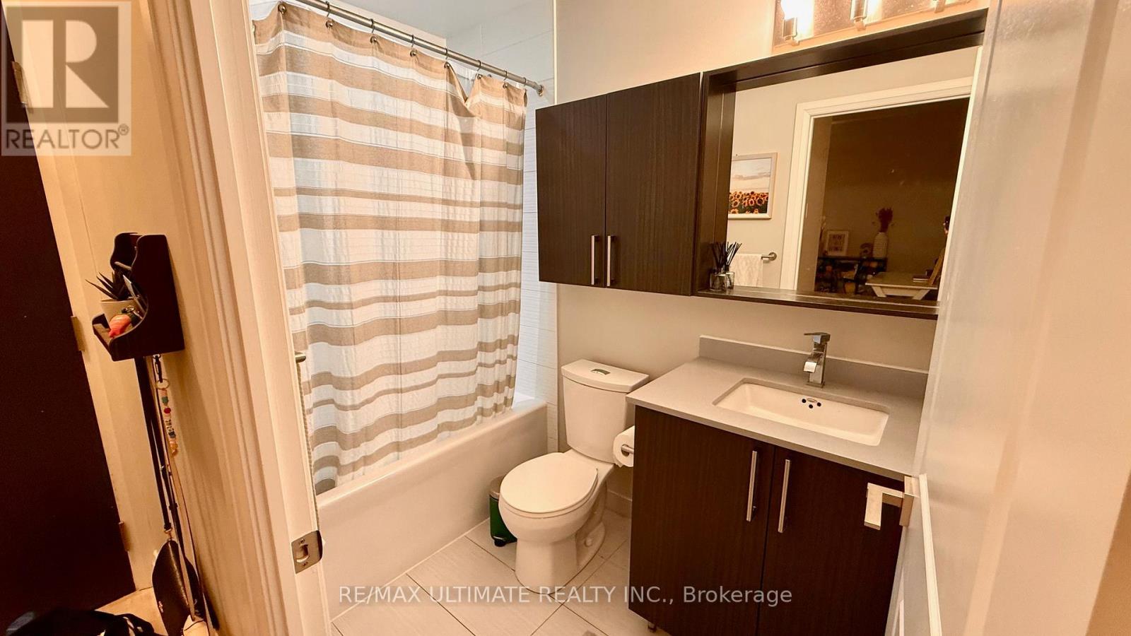 304 - 3600 Highway 7, Vaughan, Ontario  L4L 5G1 - Photo 5 - N12493084