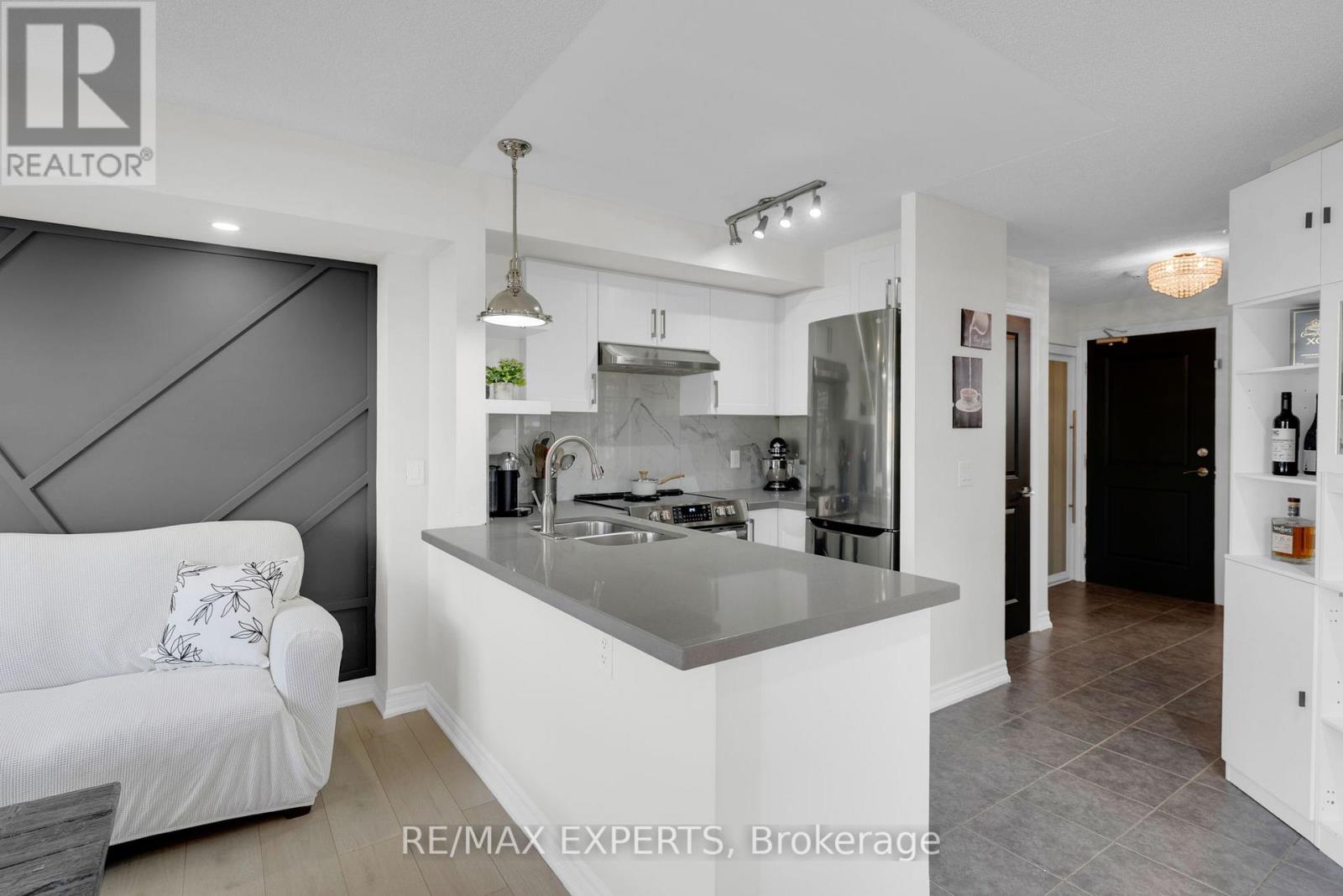 205 - 7730 Kipling Avenue, Vaughan, Ontario  L4L 1Y9 - Photo 10 - N12493208