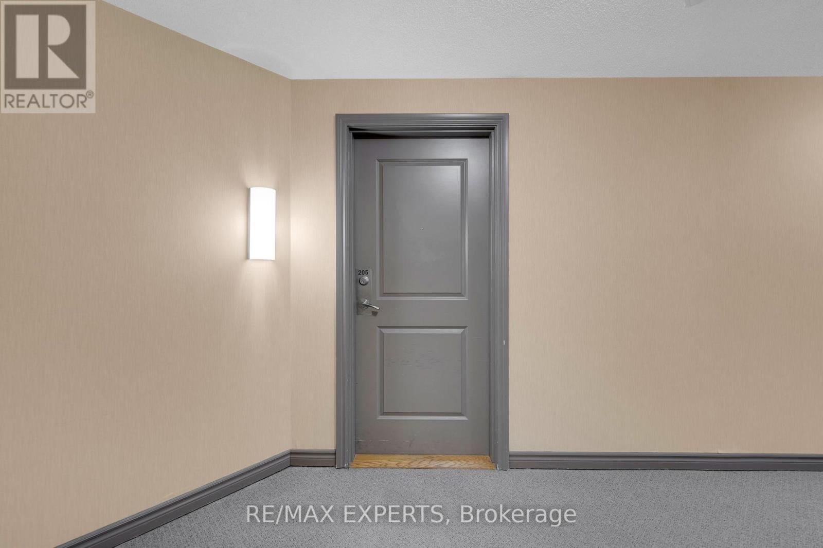 205 - 7730 Kipling Avenue, Vaughan, Ontario  L4L 1Y9 - Photo 5 - N12493208