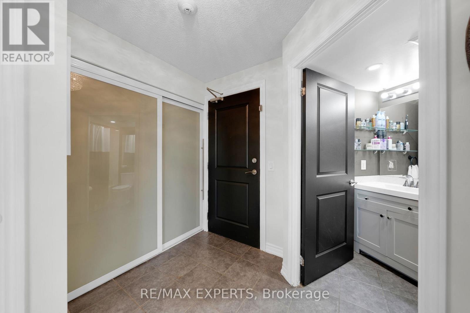 205 - 7730 Kipling Avenue, Vaughan, Ontario  L4L 1Y9 - Photo 6 - N12493208