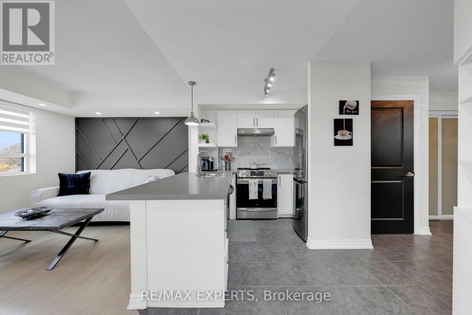 205 - 7730 Kipling Avenue, Vaughan, Ontario  L4L 1Y9 - Photo 8 - N12493208