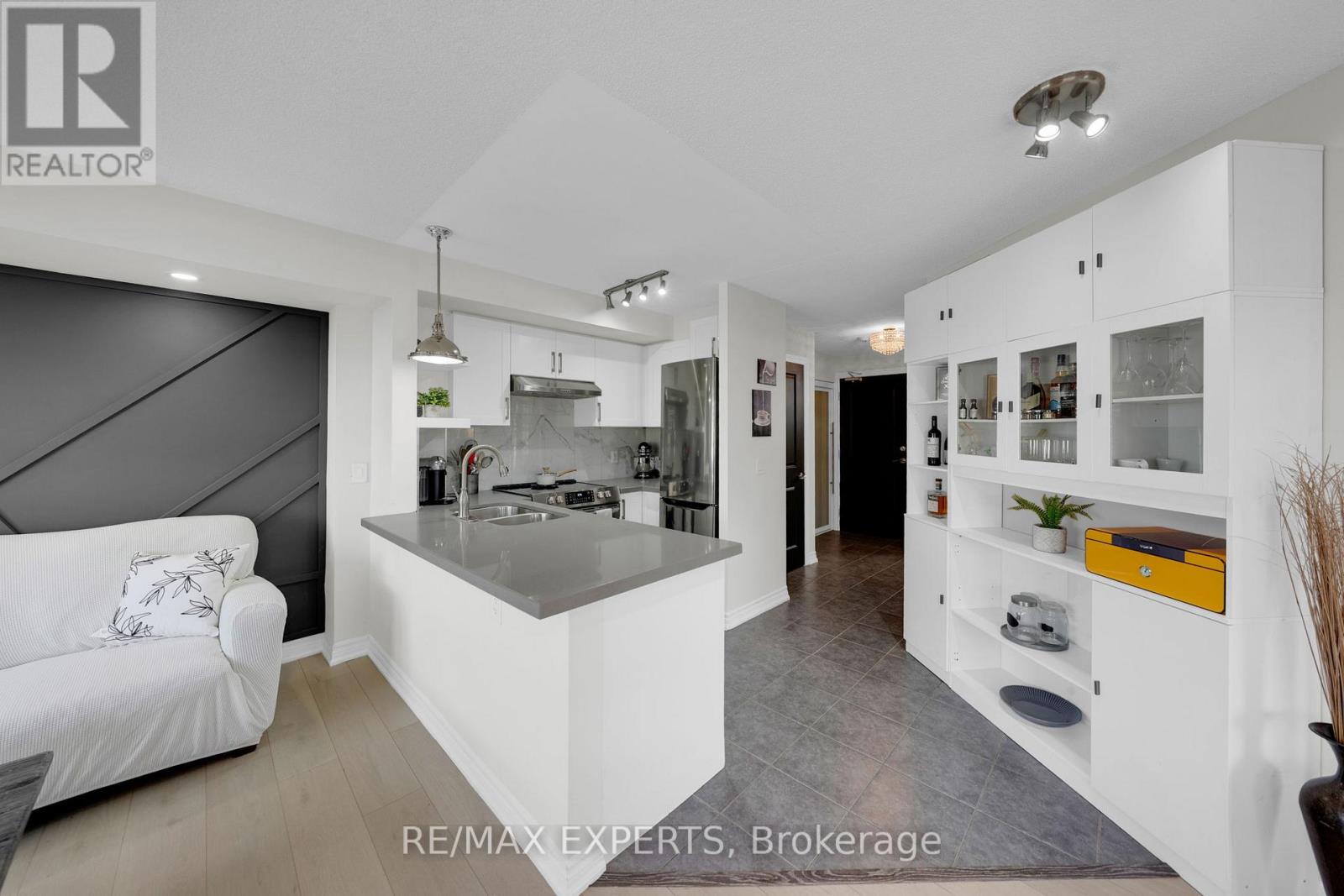 205 - 7730 Kipling Avenue, Vaughan, Ontario  L4L 1Y9 - Photo 9 - N12493208