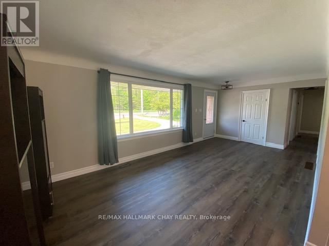 Main - 1207 Bayfield Street N, Springwater, Ontario  L9X 0N6 - Photo 3 - S12493090