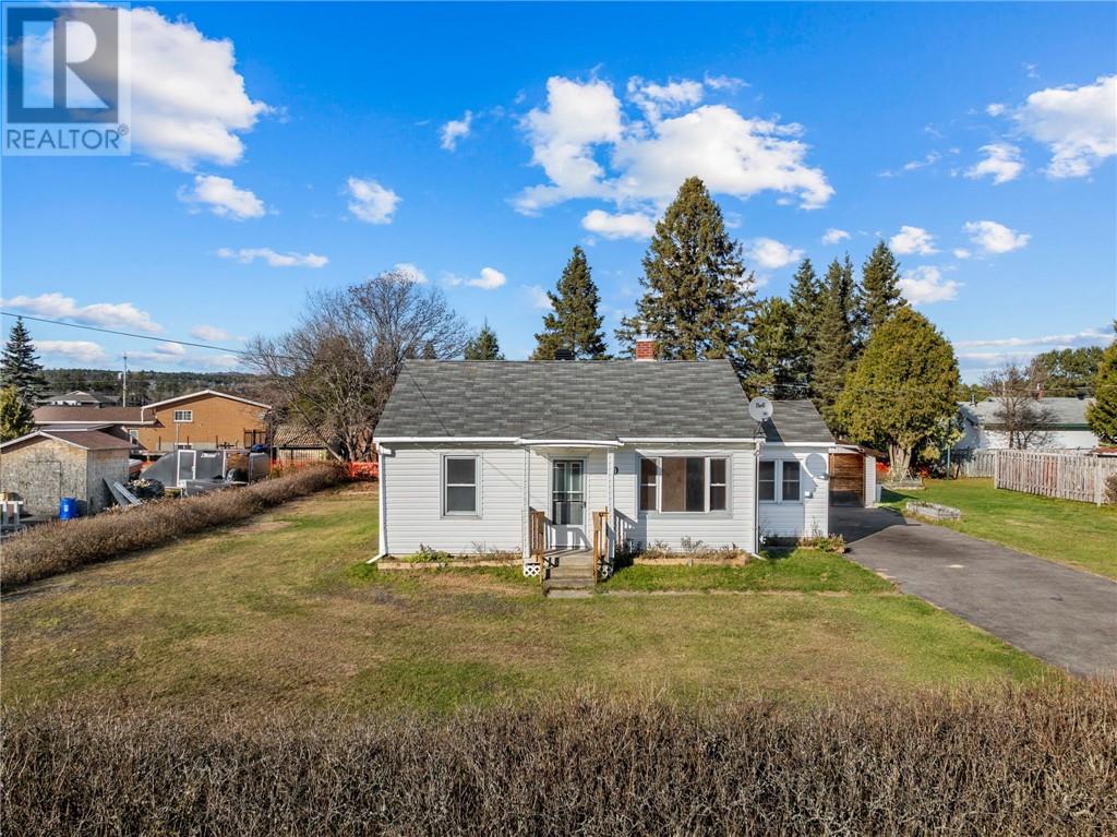 10 Richard Court, Dowling, Ontario