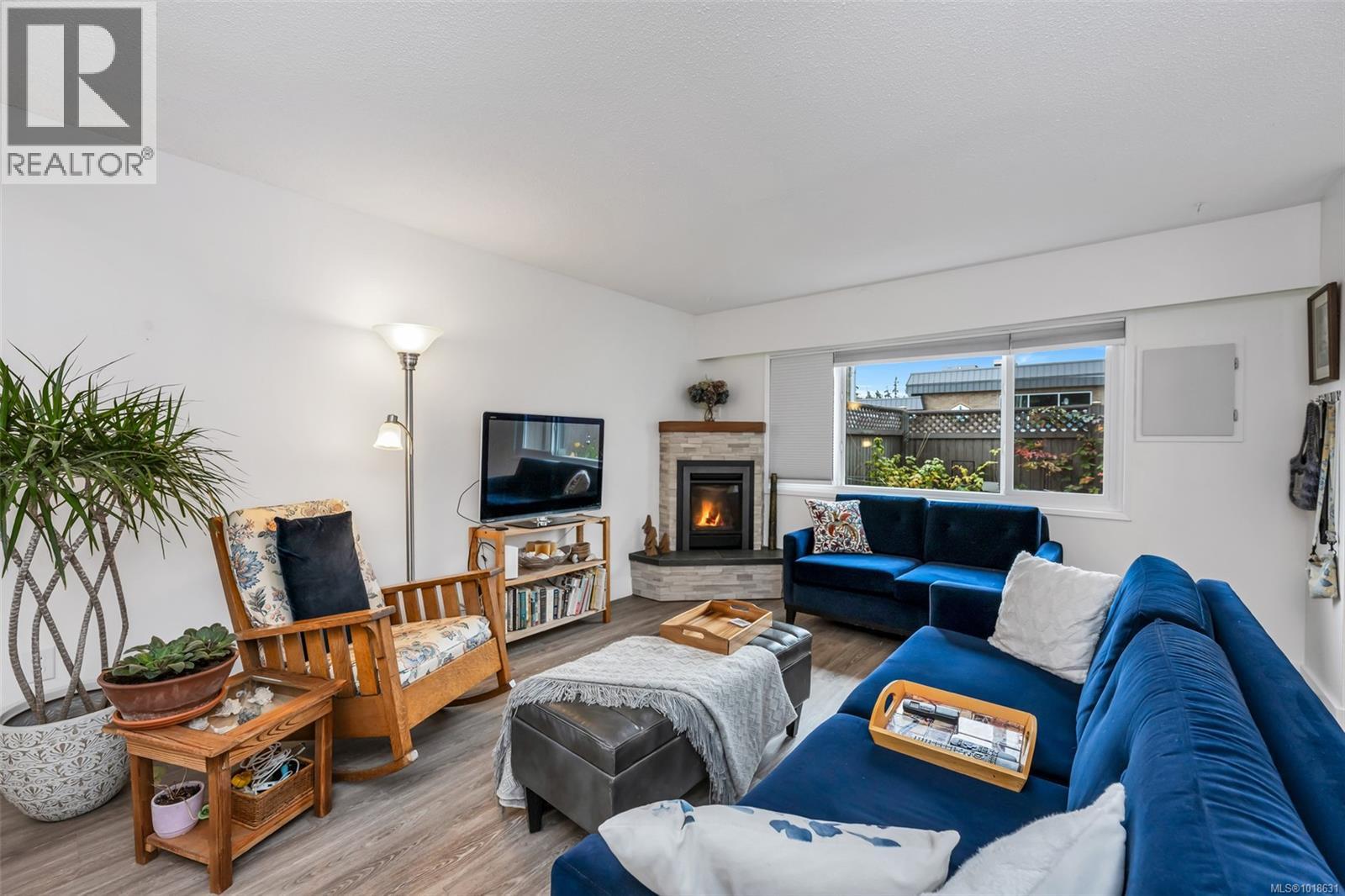 A 618 Kelly Rd, Colwood, British Columbia  V9B 2A5 - Photo 2 - 1018631