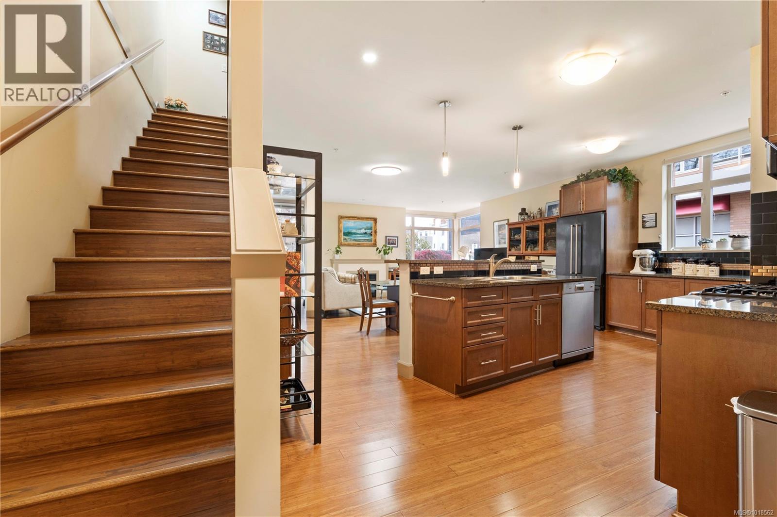 105 1035 Sutlej St, Victoria, British Columbia  V8V 2V9 - Photo 10 - 1018562