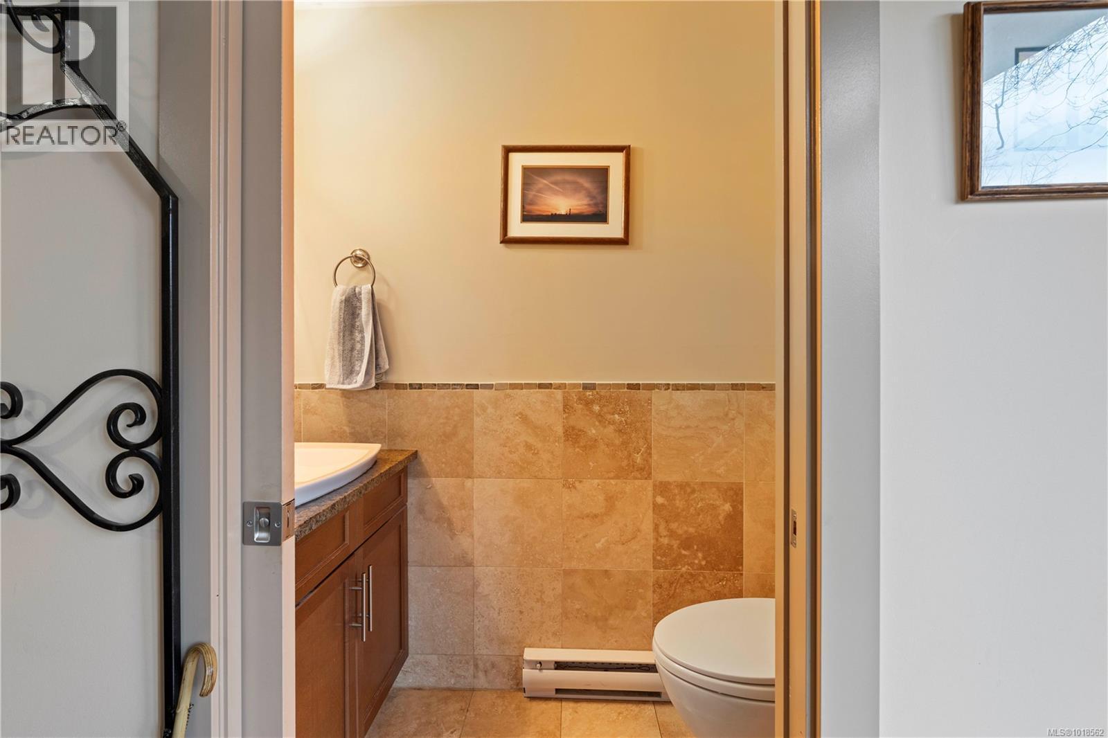 105 1035 Sutlej St, Victoria, British Columbia  V8V 2V9 - Photo 9 - 1018562