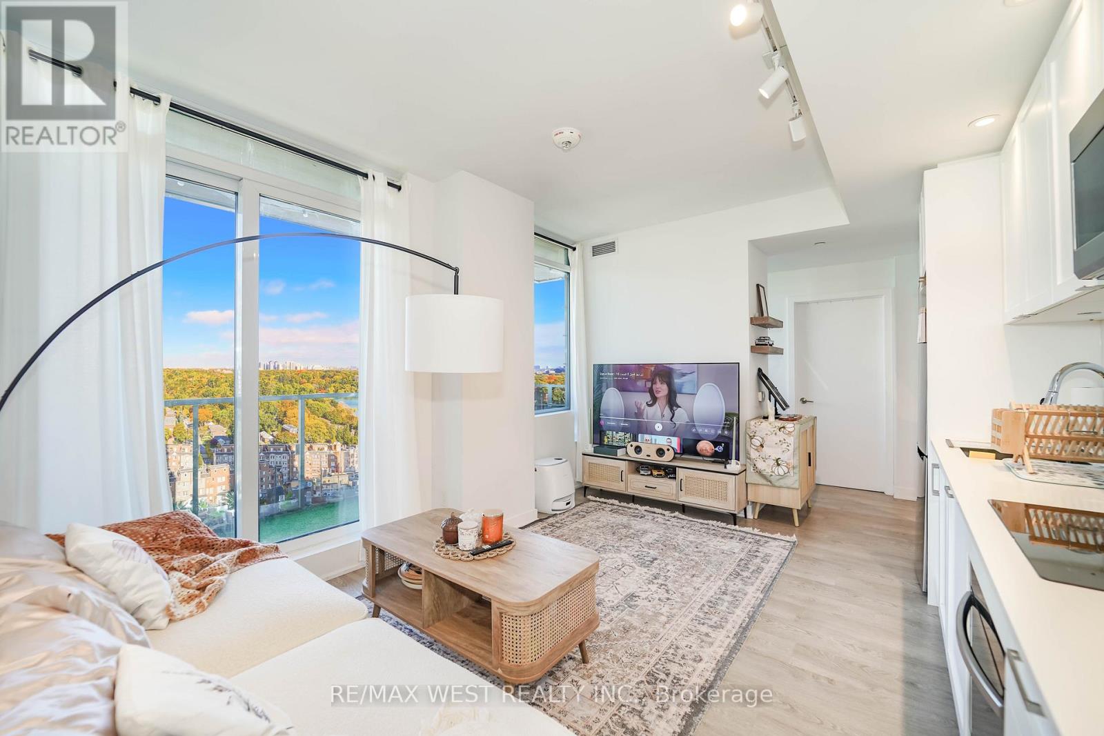 2102 - 1928 Lake Shore Boulevard, Toronto, Ontario  M6S 0B1 - Photo 3 - W12493016