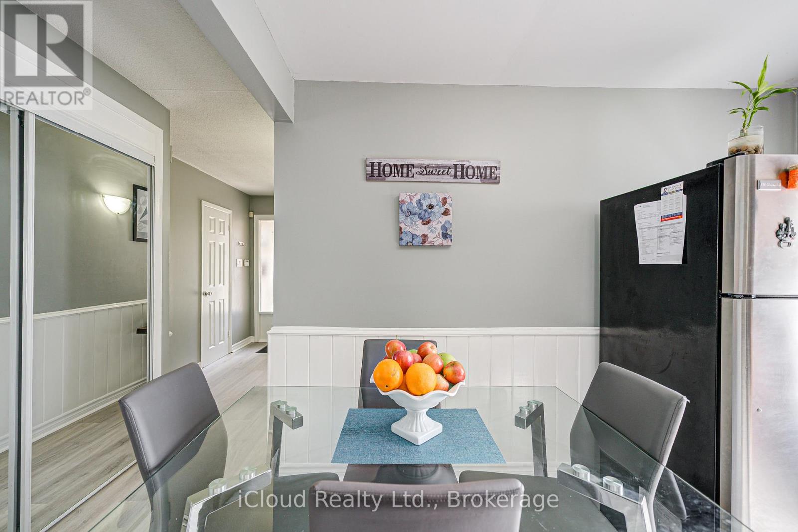 5 Gloucester Place, Brampton, Ontario  L6S 2E5 - Photo 8 - W12493024