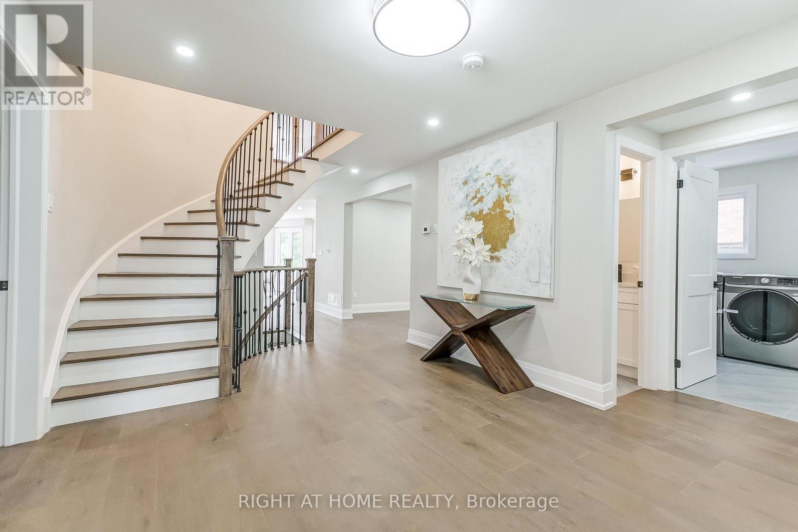 1308 Fieldcrest Lane, Oakville, Ontario  L6M 2N6 - Photo 2 - W12493034