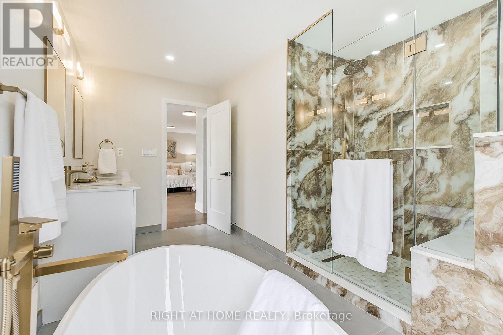 1308 Fieldcrest Lane, Oakville, Ontario  L6M 2N6 - Photo 24 - W12493034