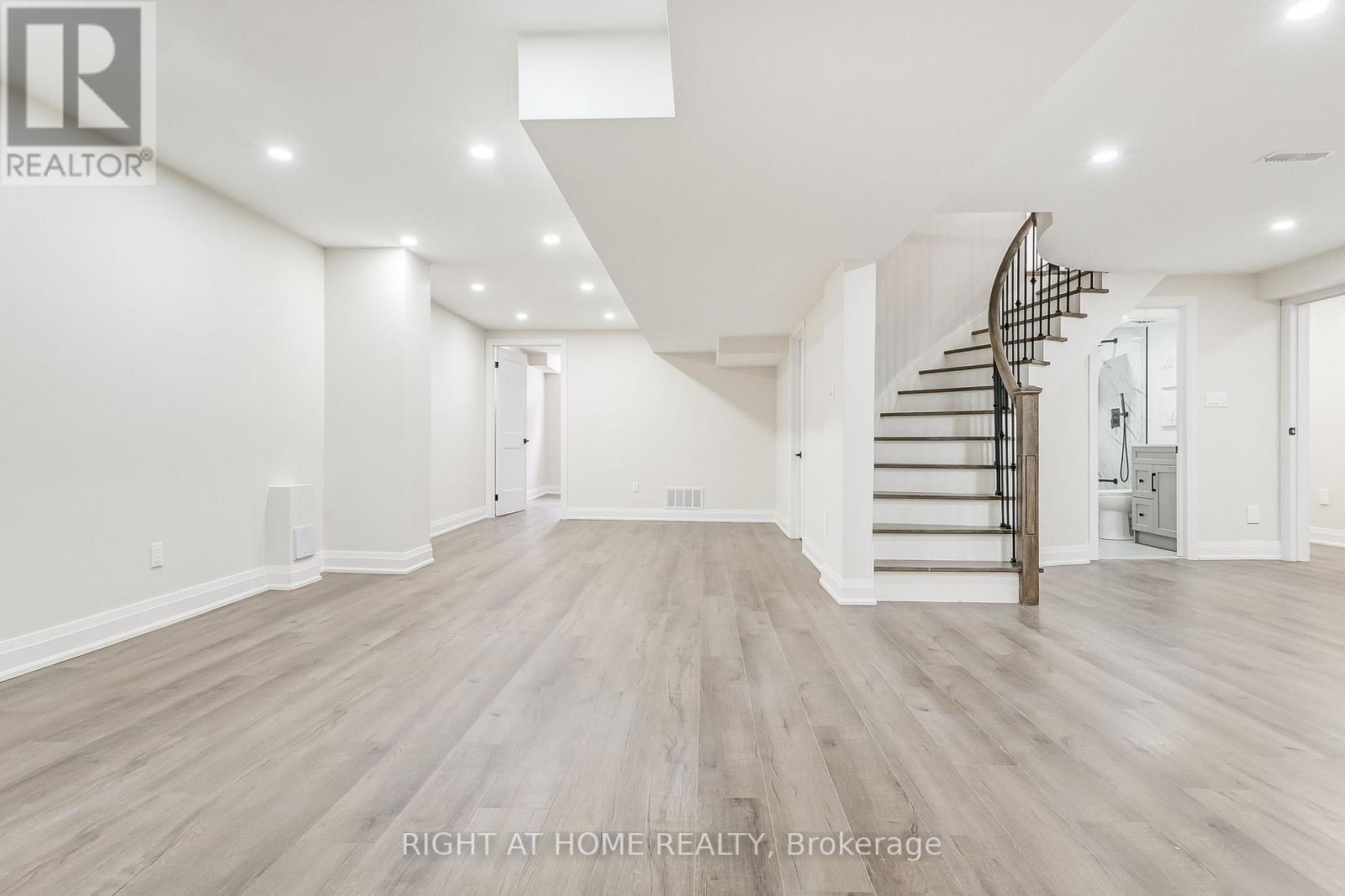 1308 Fieldcrest Lane, Oakville, Ontario  L6M 2N6 - Photo 35 - W12493034