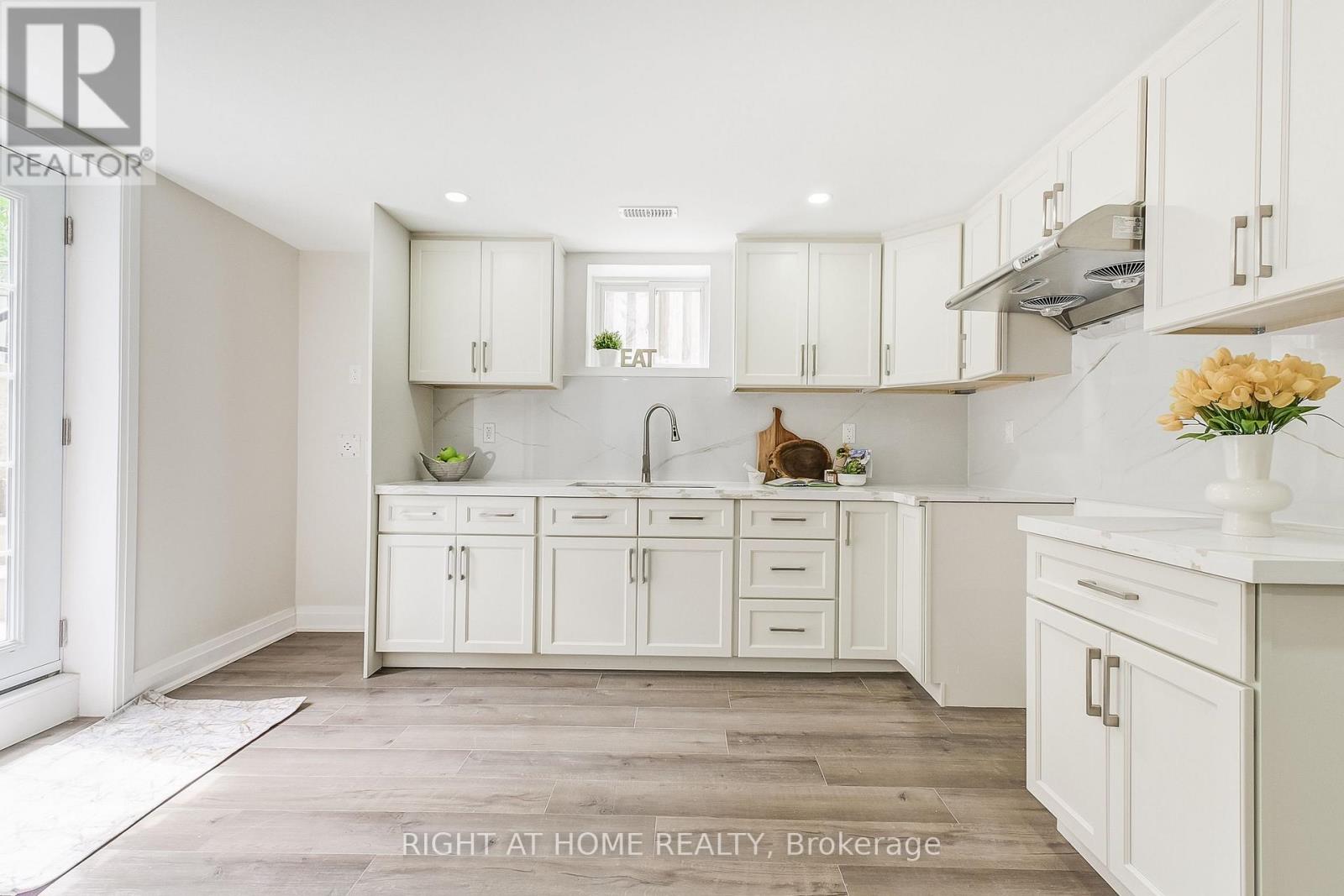 1308 Fieldcrest Lane, Oakville, Ontario  L6M 2N6 - Photo 38 - W12493034